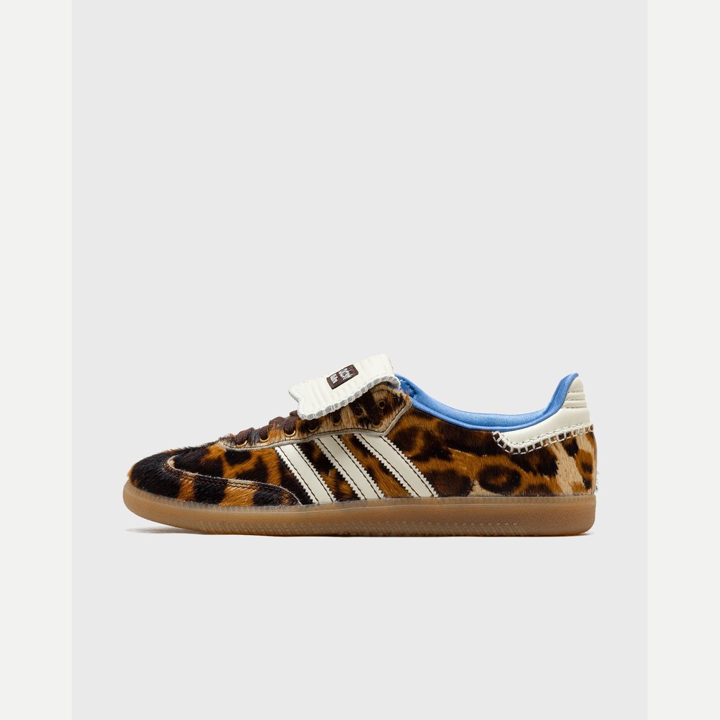 Adidas سامبا — كما في الصورة